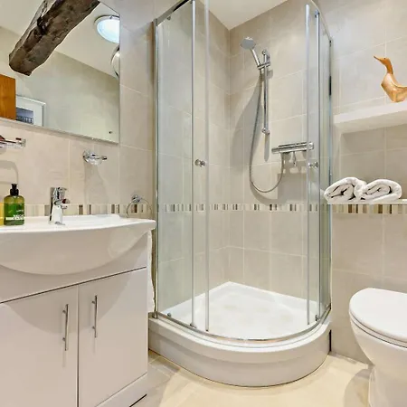 4 Bed In Penrith Oc-sz367 בית נופש